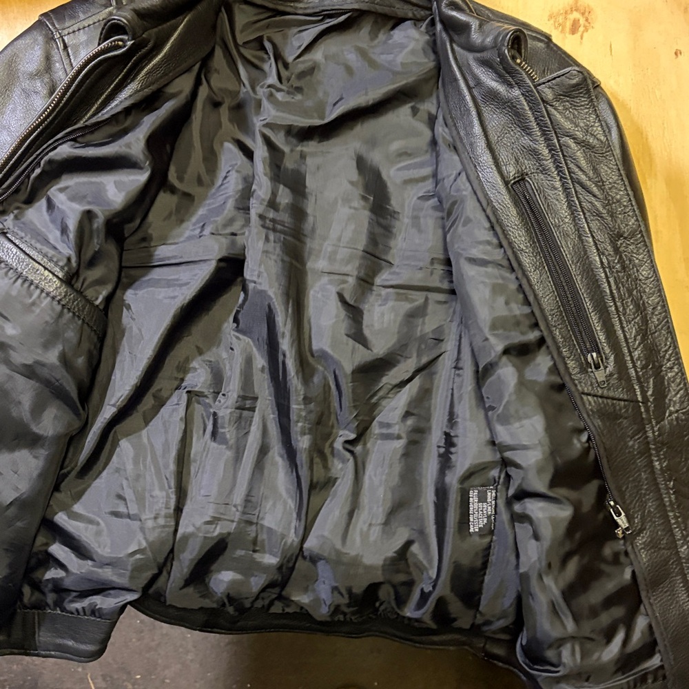 Women's Size M with lots of pocket space and double zippers
